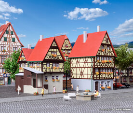 KIBRI 37100 VAKWERKHUIS MET POORTGEBOUW N 