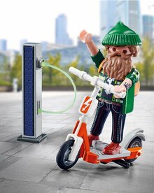 PLAYMOBIL 70873 HIPSTER MET E-SCOOTER EN LAADSTATION