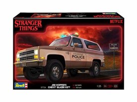 REVELL 07724 STRANGER THINGS JIM HOPPER&rsquo;S CHEVY BLAZER K5 1/25