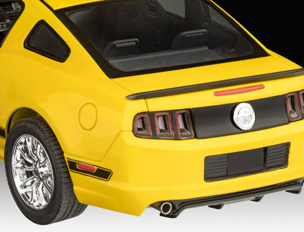 REVELL 07652 2013 FORD MUSTANG 1/25