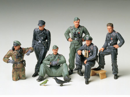 TAMIYA 35201 GERMAN TANK CREW AT REST 1/35