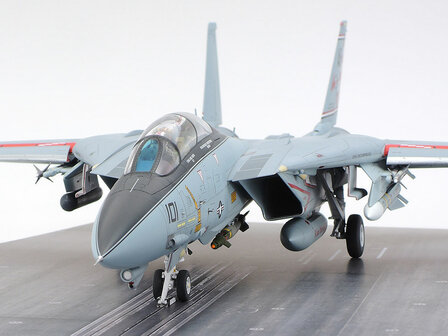 TAMIYA 61122 GRUMMAN F-14A TOMCAT CARRIER LAUNCH SET 1/48