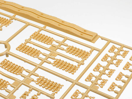TAMIYA 25209 PANZERKAMPFWAGEN IV AUSF.G EARLY PRODUCTION &amp; MOTORCYCLE EASTERN FRON 1/35