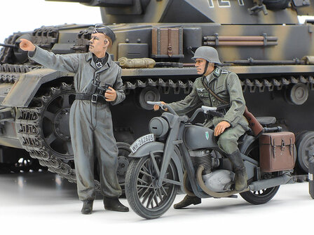 TAMIYA 25209 PANZERKAMPFWAGEN IV AUSF.G EARLY PRODUCTION &amp; MOTORCYCLE EASTERN FRON 1/35