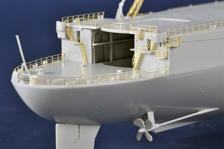 TRUMPETER 05635  FRENCH NAVY HELICOPTER CRUISER JEANNE D&rsquo;ARC 2008 1/350