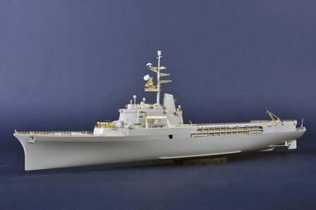 TRUMPETER 05635  FRENCH NAVY HELICOPTER CRUISER JEANNE D&rsquo;ARC 2008 1/350