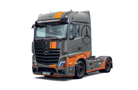 ITALERI 3968 MB ACTROS MP4 BIG SPACE GRAND PRIX EDITION 1/24