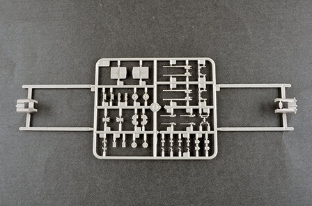 TRUMPETER 03714 GERMAN GNEISENAU BATTLESHIP 1/200 