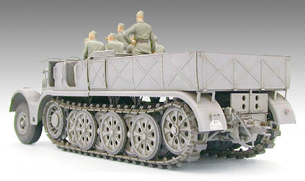 TAMIYA 35239 WWII GERMAN SCHWERER ZUGKRAFTWAGEN 18t.( Sd.Kfz.9) FAMO 1/35 