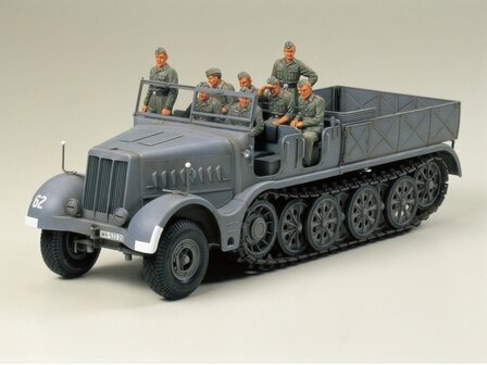 TAMIYA 35239 WWII GERMAN SCHWERER ZUGKRAFTWAGEN 18t.( Sd.Kfz.9) FAMO 1/35 