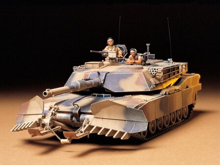 TAMIYA 35158 U.S.A TANK M1A1 ABRAMS w. MINE PLOW 1/35
