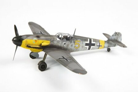 ZVEZDA 4802 GERMAN FIGHTER MESSERSCHMITT BF-109 F2 1/48