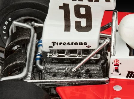 REVELL 07739 SURTEES TS16/03 1/32