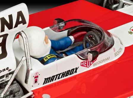 REVELL 07739 SURTEES TS16/03 1/32