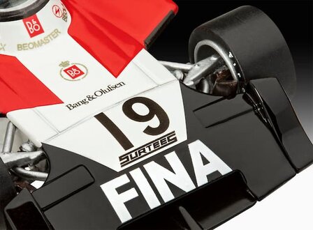 REVELL 07739 SURTEES TS16/03 1/32