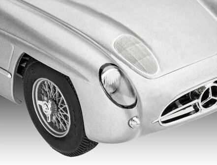 REVELL 05633 MERCEDES-BENZ 300 SLR UHLENHAUT COUP&Eacute; 1/24