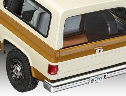 REVELL 07724 STRANGER THINGS JIM HOPPER&rsquo;S CHEVY BLAZER K5 1/25
