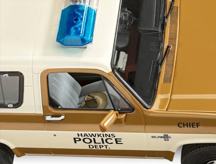 REVELL 07724 STRANGER THINGS JIM HOPPER&rsquo;S CHEVY BLAZER K5 1/25