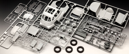 REVELL 07735 70 YEARS OF BMW ISETTA 250 EXCLUSIVE EDITION 1/16 