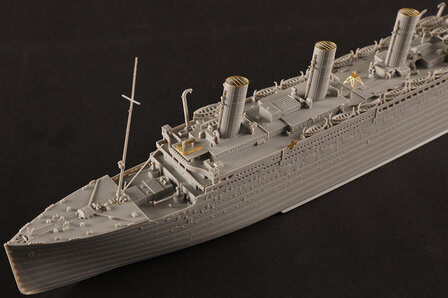 HOBBYBOSS 83422 HMHS BRITANNIC 1/700
