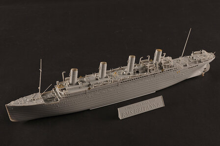 HOBBYBOSS 83422 HMHS BRITANNIC 1/700