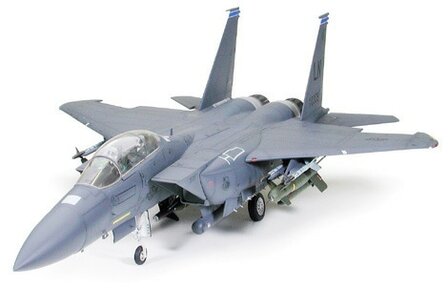 TAMIYA 60312 BOEING F-15E STRIKE EAGLE BUNKER BUSTER 1/32