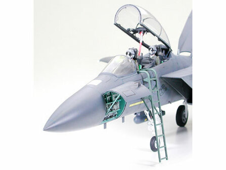 TAMIYA 60312 BOEING F-15E STRIKE EAGLE BUNKER BUSTER 1/32