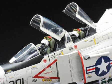 TAMIYA 60308 MCDONELL DOUGLAS F-4J PHANTOM II MARINES 1/32