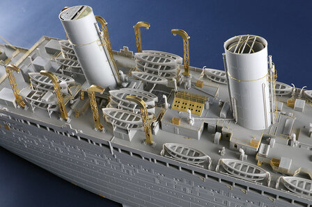 TRUMPETER 03721 HMHS BRITANNIC 1/200