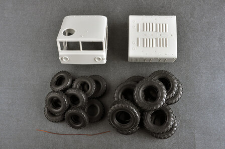 TRUMPETER 01089 MAZ-545 TRANSPORTER WITH CHMZAP-5247G SEMI-TRAILER 1/35