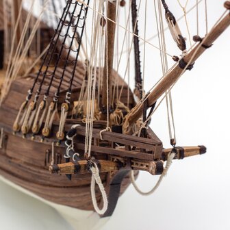 KOLDERSTOK SCHIP "WILLEM BARENTSZ" WALNOOT