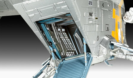 REVELL 06747 STAR WARS THE MANDALORIAN AND GROGU &ldquo;RAZOR CREST&rdquo; 1/72