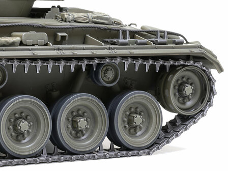 TAMIYA 35391 U.S. M24 CHAFFEE light tank 1/35