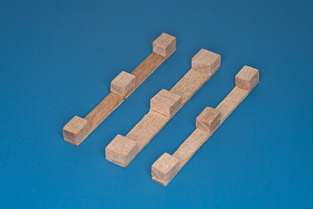 RB MODEL 35D30 HOUTEN PALLETS (VE 4) 1/35