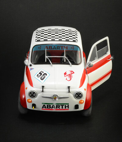 ITALERI 4705 FIAT ABARTH 695SS ASSETO CORSA 1/12