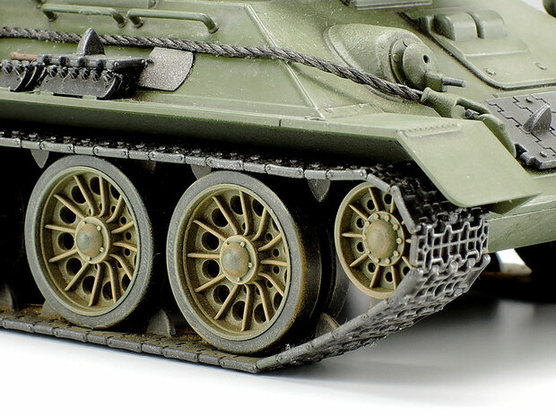 TAMIYA 32599 T-34-85 RUSSIAN MEDIUM TANK 1/48