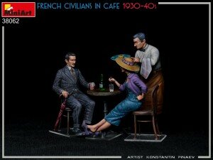 MINIART 38062  FRENCH CIVILIANS IN CAFE 1930-40S 1/35