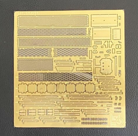 CLASSY HOBBY MC16016 US 75mm HOWITZER MOTOR GARRIAGE M8 1/16 