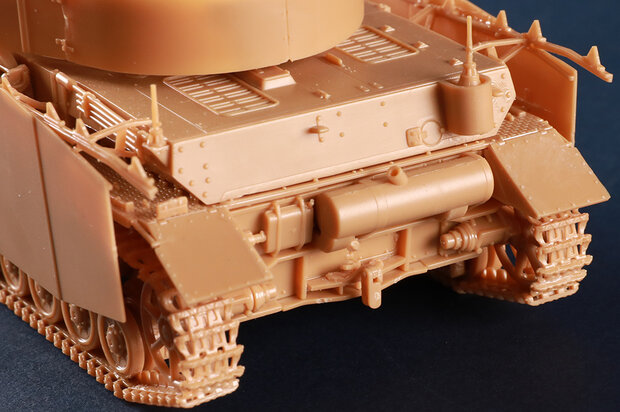 HOBBY BOSS 84842 GERMAN PZ.KPFW. IV AUSF.J MEDIUM TANK 1/48