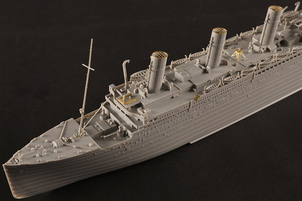 HOBBYBOSS 83422 HMHS BRITANNIC 1/700
