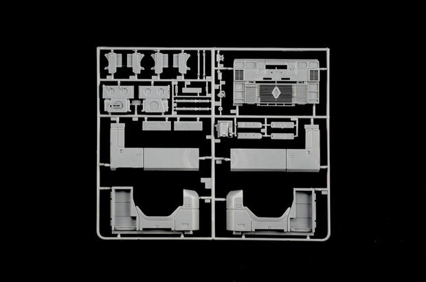 ITALERI 3969 RENAULT AE500 MAGNUM 1/24