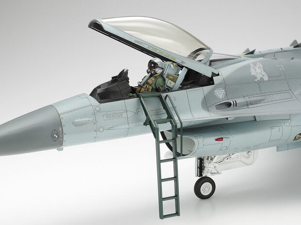 TAMIYA 60315 LOCKHEED MARTIN® F-16CJ [BLOCK 50] FIGHTING FALCON™ 1/32