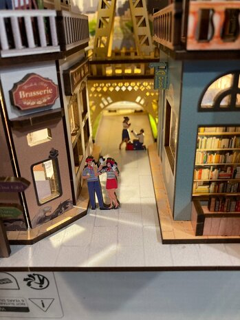 REVELL-00539 TINY ADVENTURES "PARIS"