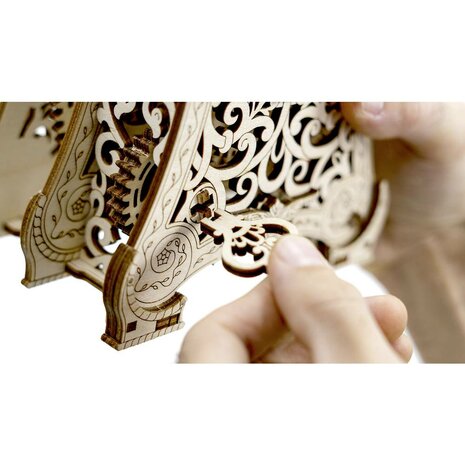 REVELL-00616 TINY ADVENTURES "MAGIC CLOCK"