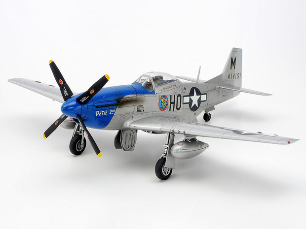 TAMIYA 61040 NORTH AMERICAN P-51D MUSTANG 8TH AF 1/48
