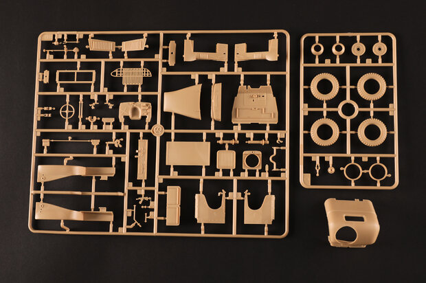 I LOVE KIT 63567 USA TRUCK CCKW-352 MACHINE GUN w. M2A1 105mm Howitzer 1/35
