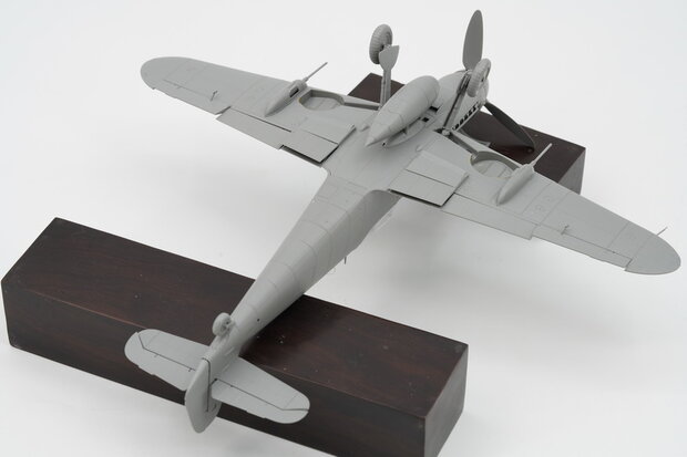 BORDER BF-013 BF109 G-10 W/WGR.21 & FULL ENGINE AND WEAPON INTERIOR 1/35