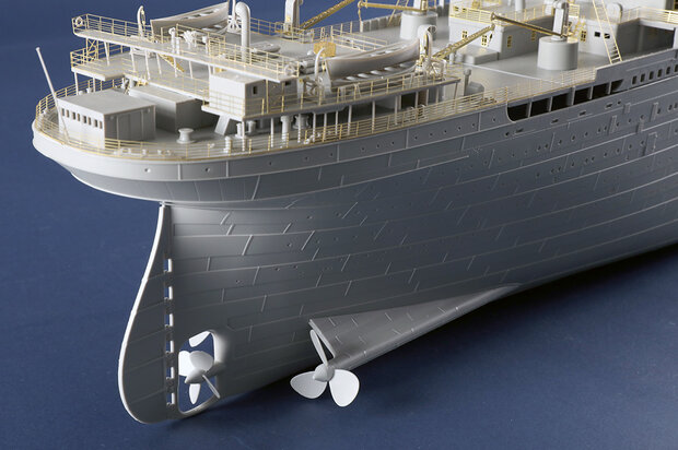 TRUMPETER 03721 HMHS BRITANNIC 1/200