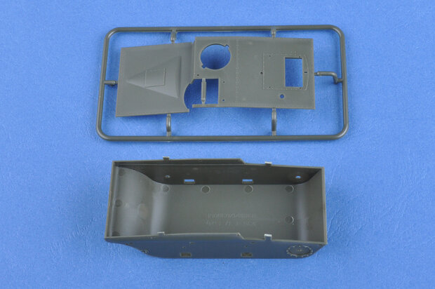 HOBBY BOSS 83818 SOVIET T-37 AMPHIBIOUS LIGHT TANK-EARLY 1/35 