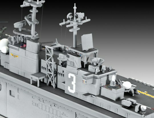 REVELL 05178 US NAVY ASSAULT CARRIER WASP CLASS 1/700